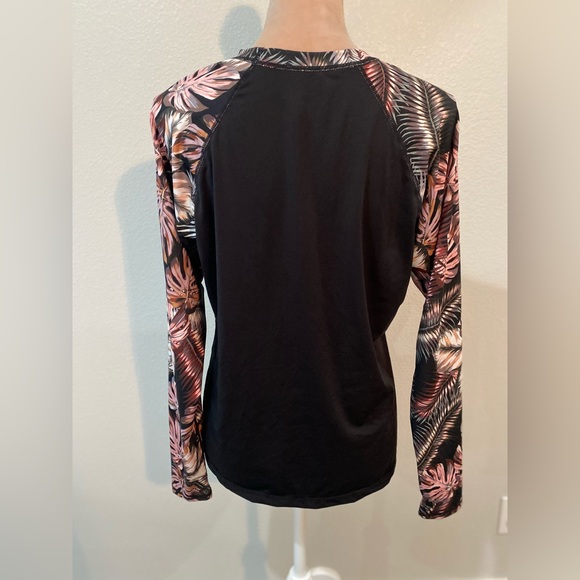 Hurley Rashguard - Picture 2 of 5